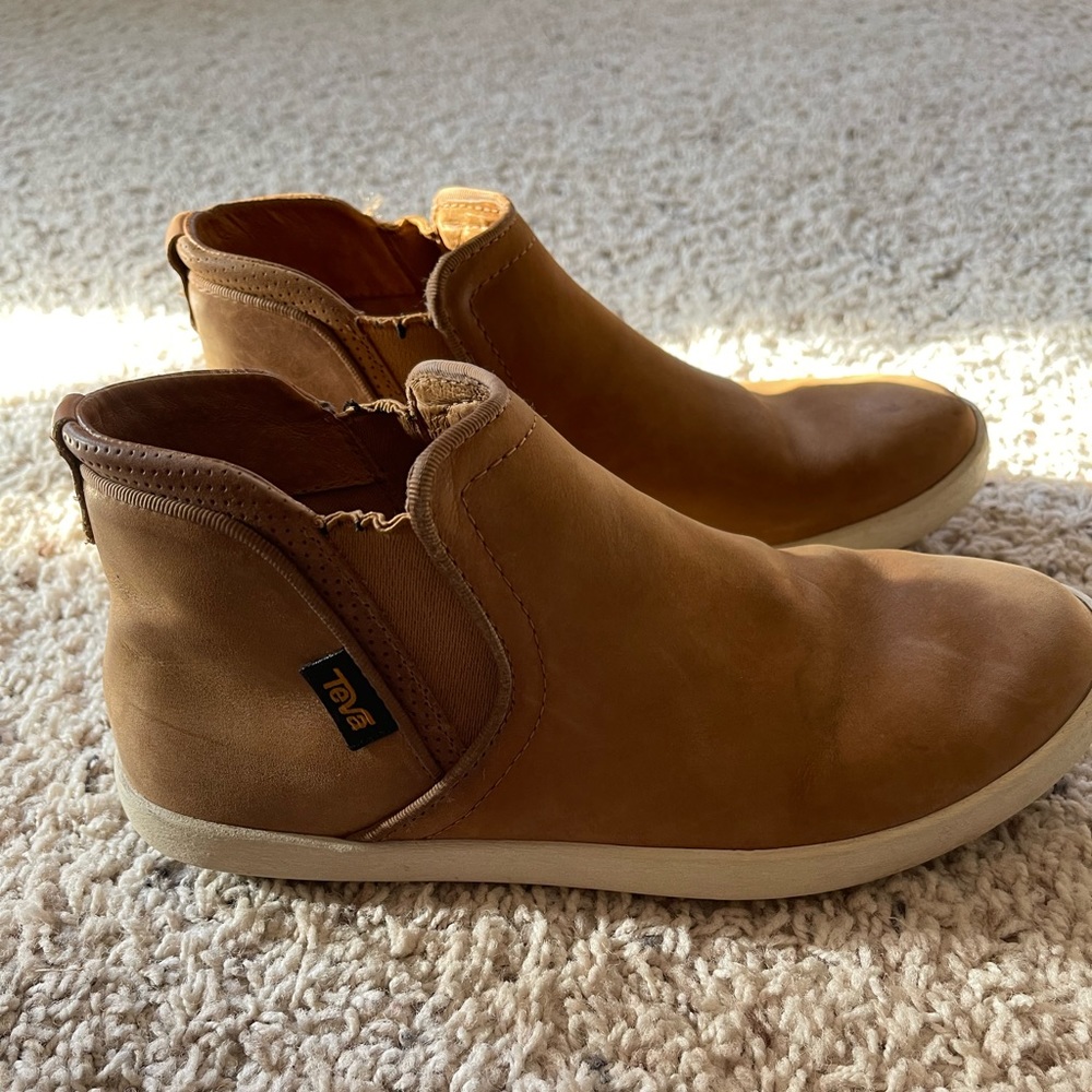 Teva Pull On Boots